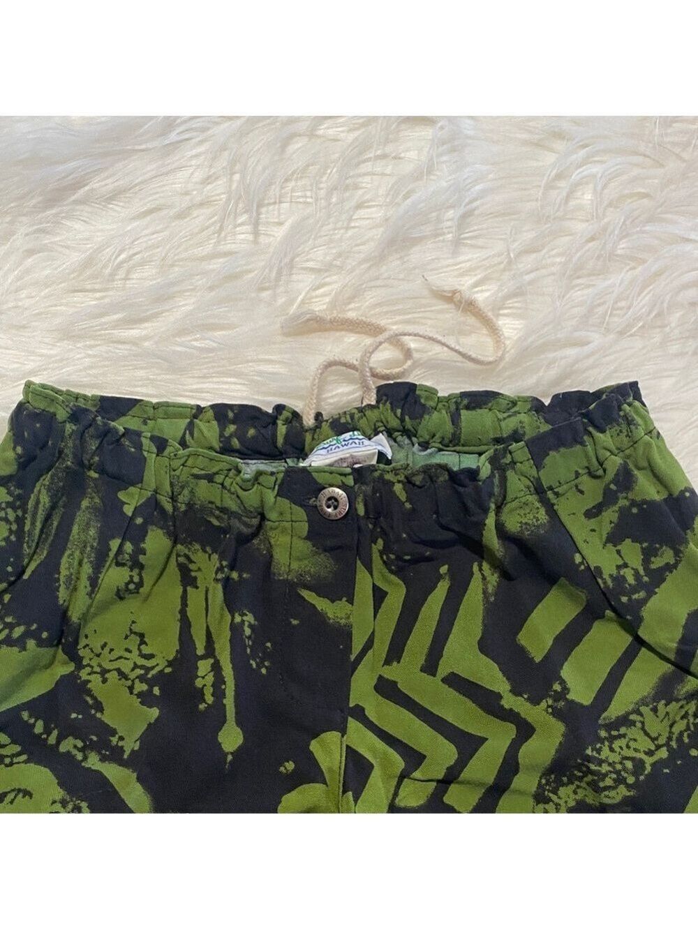 Women's Green and Black Hawaiian Patterned Capris - Picture 10 of 12